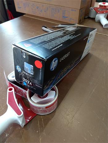 HP Toner W2211A Cyan, HP 207A poškozený obal