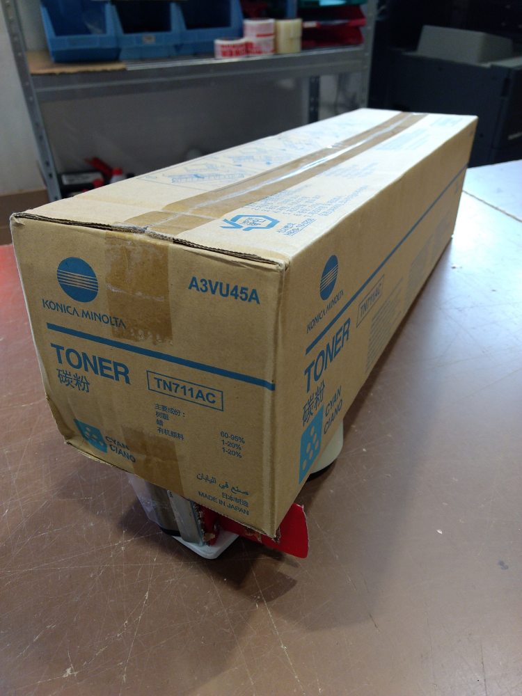 Minolta Toner C654 TN711AC cyan (A3VU45A) poškozený obal