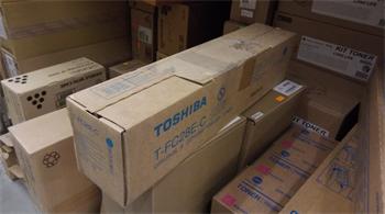 Toshiba Toner T-FC28EC Cyan (6AJ00000046) poškozený obal
