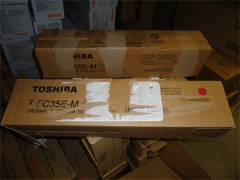 Toshiba Toner T-FC35EM Magenta poškozený obal