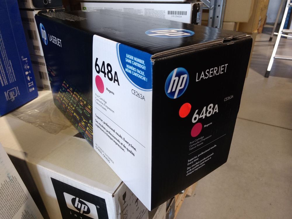 HP CE263A Toner Cartridge magenta (poškozený obal)