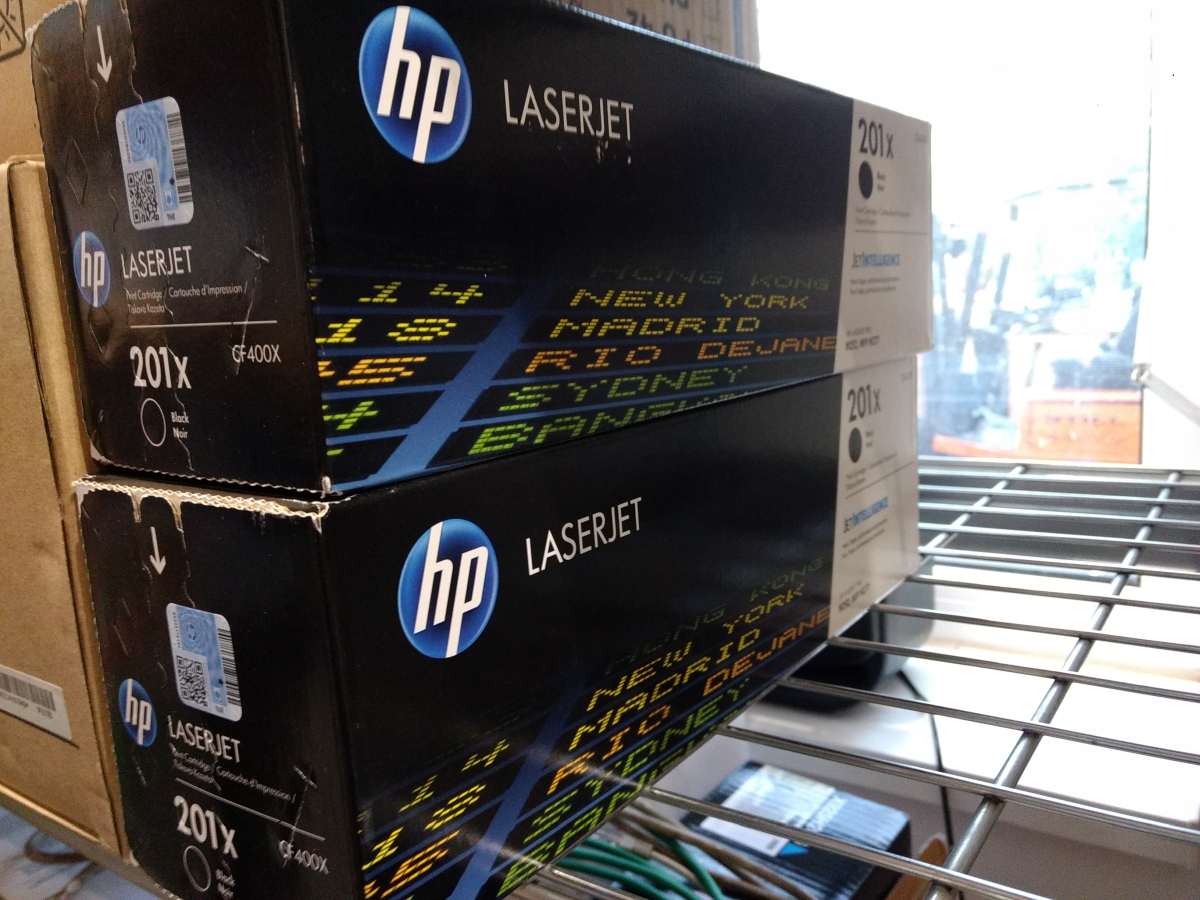 HP CF400X toner black 201X (2800 str) poškozený obal