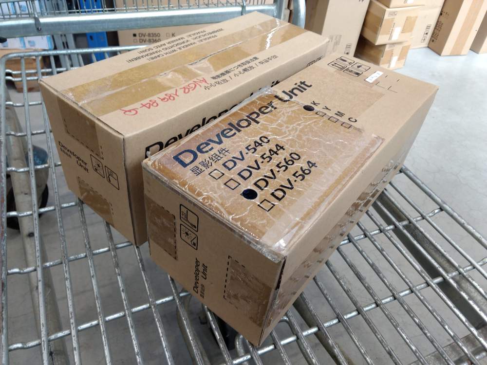 Kyocera DV-560 black Developer Unit (302HN93013) poškozený obal