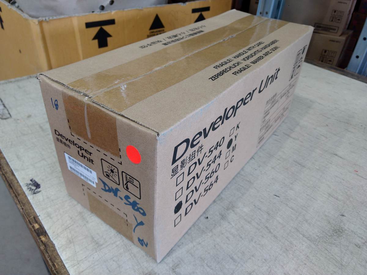Kyocera DV-560 yellow Developer Unit (302HN93023) poškozený obal