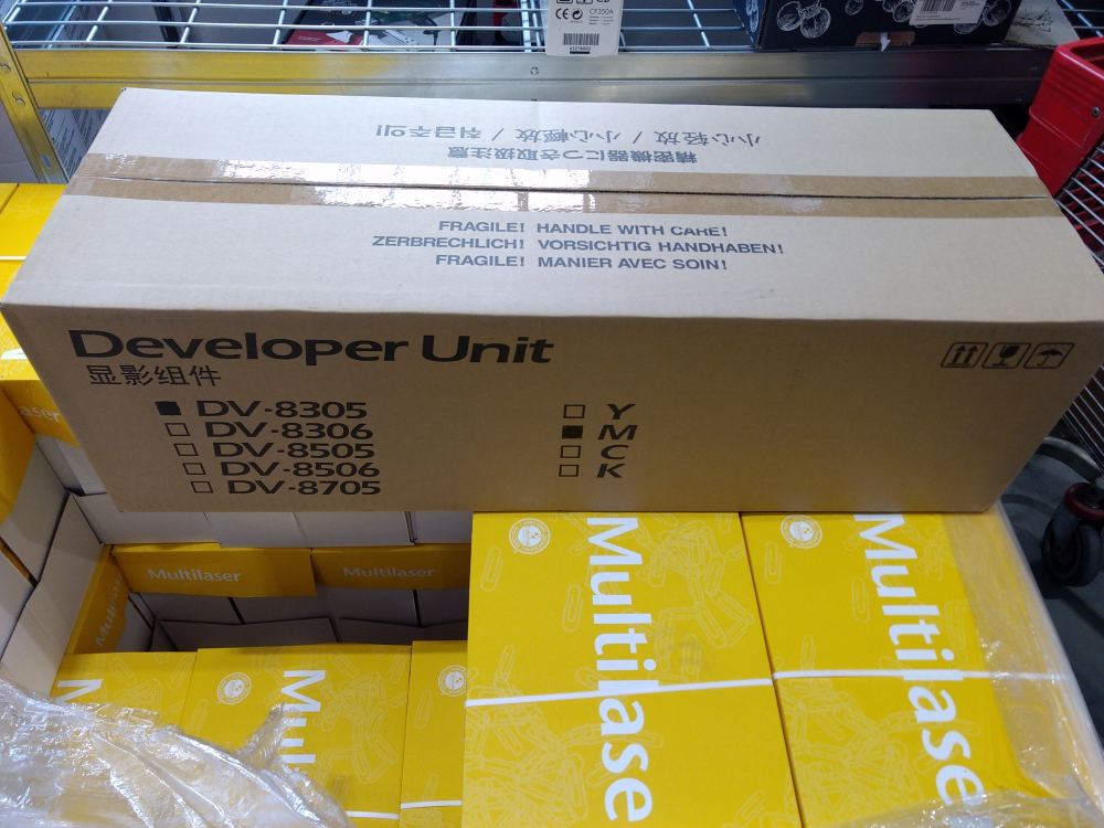 Kyocera DV-8305M Magenta Developer (302LK93040)