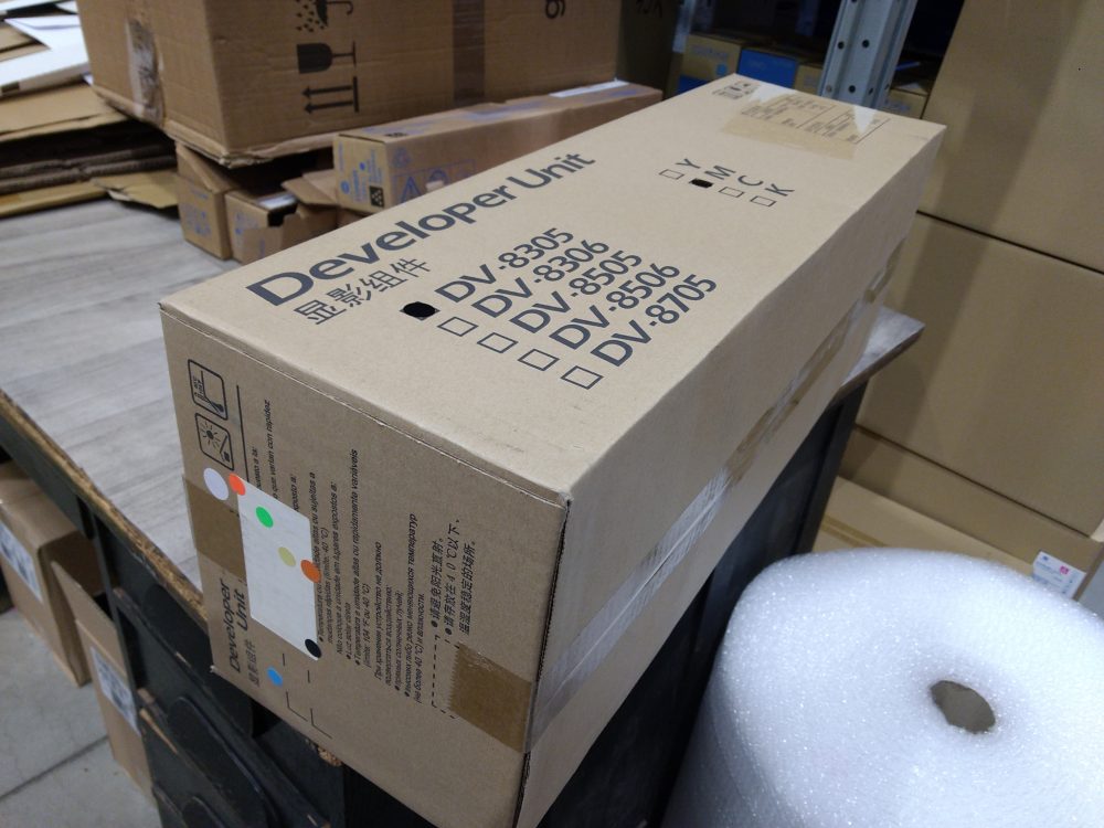 Kyocera DV-8305M Magenta Developer (302LK93040) poškozený obal