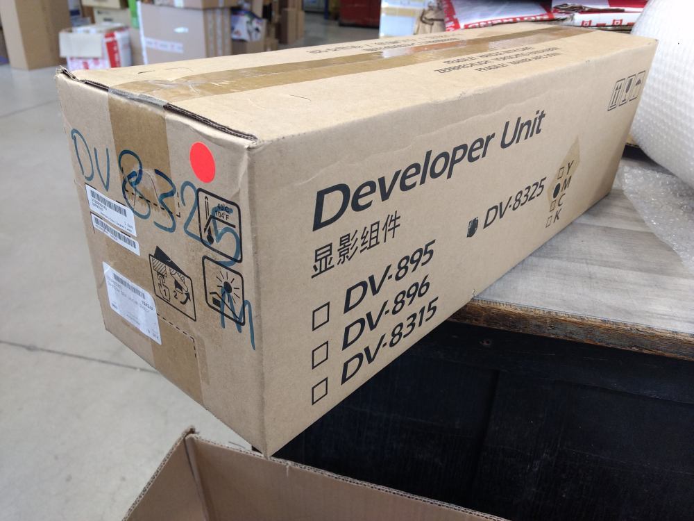 Kyocera DV-8325M Magenta Developer (302NP93060) Poškozený obal