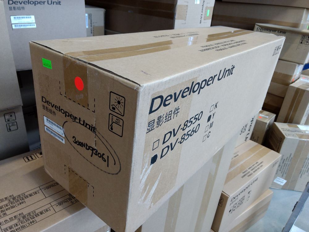 Kyocera DV-8560Y Yellow Developer Unit (302V893052) poškozený obal