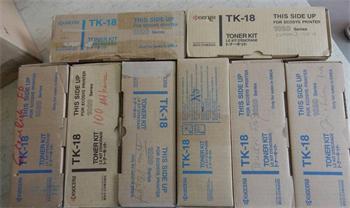 Kyocera Toner TK-18 toner kit (0T2FM0EU) (1T02FM0EU0) poškozený obal - EOL