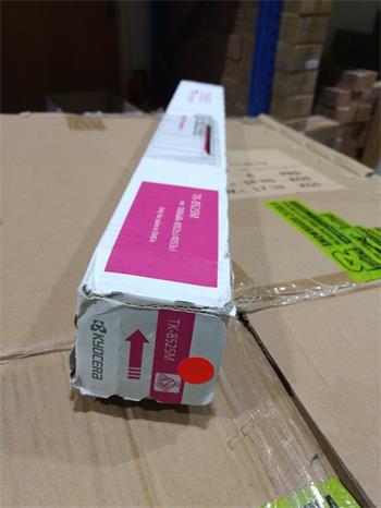 Kyocera Toner TK-8525M magenta (1T02RMBNL0) poškozený obal