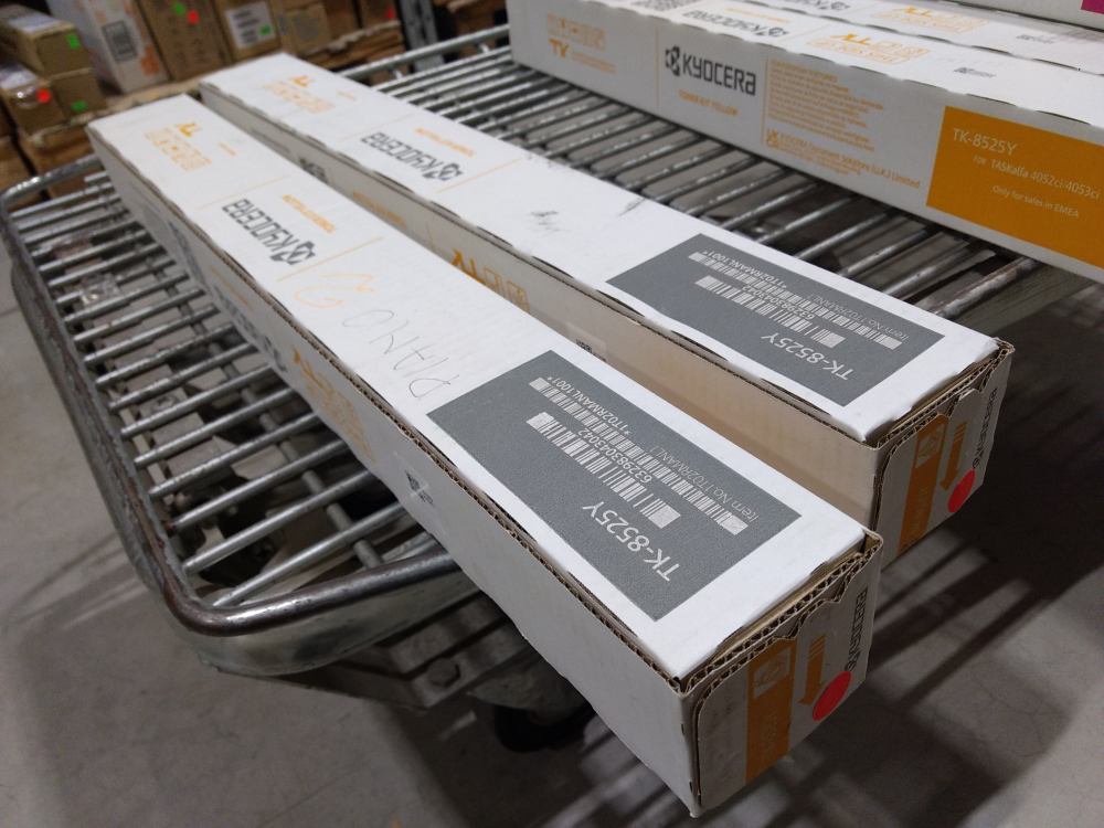 Kyocera Toner TK-8525Y yellow (1T02RMANL0) poškozený obal