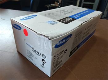 Samsung Toner MLT-D119S/ELS poškozený obal