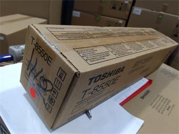 Toshiba Toner T-8550E poškozený obal